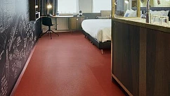 Линолеум 335235 Berlin Red